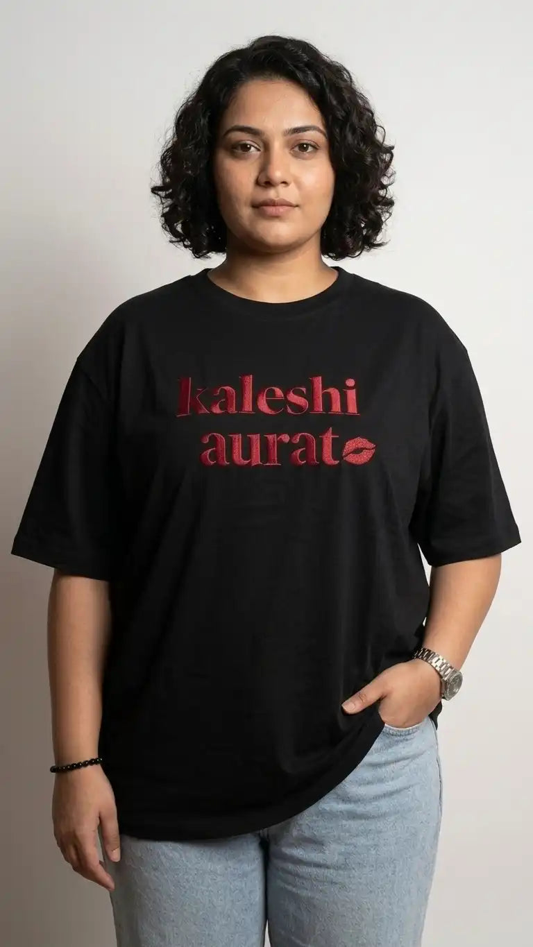 Kaleshi aurat Rhy T-shirt